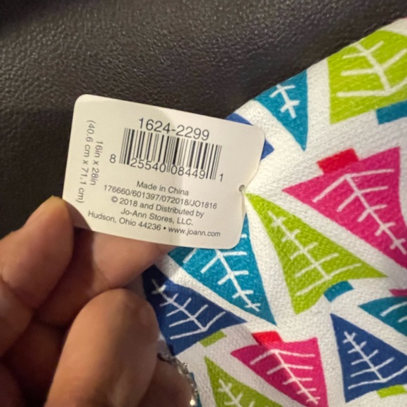 2~maker's HOLIDAY hand towel Colorful Christmas Tree 16” x 28”(40.6cm x 71.1cm) - Picture 6 of 11